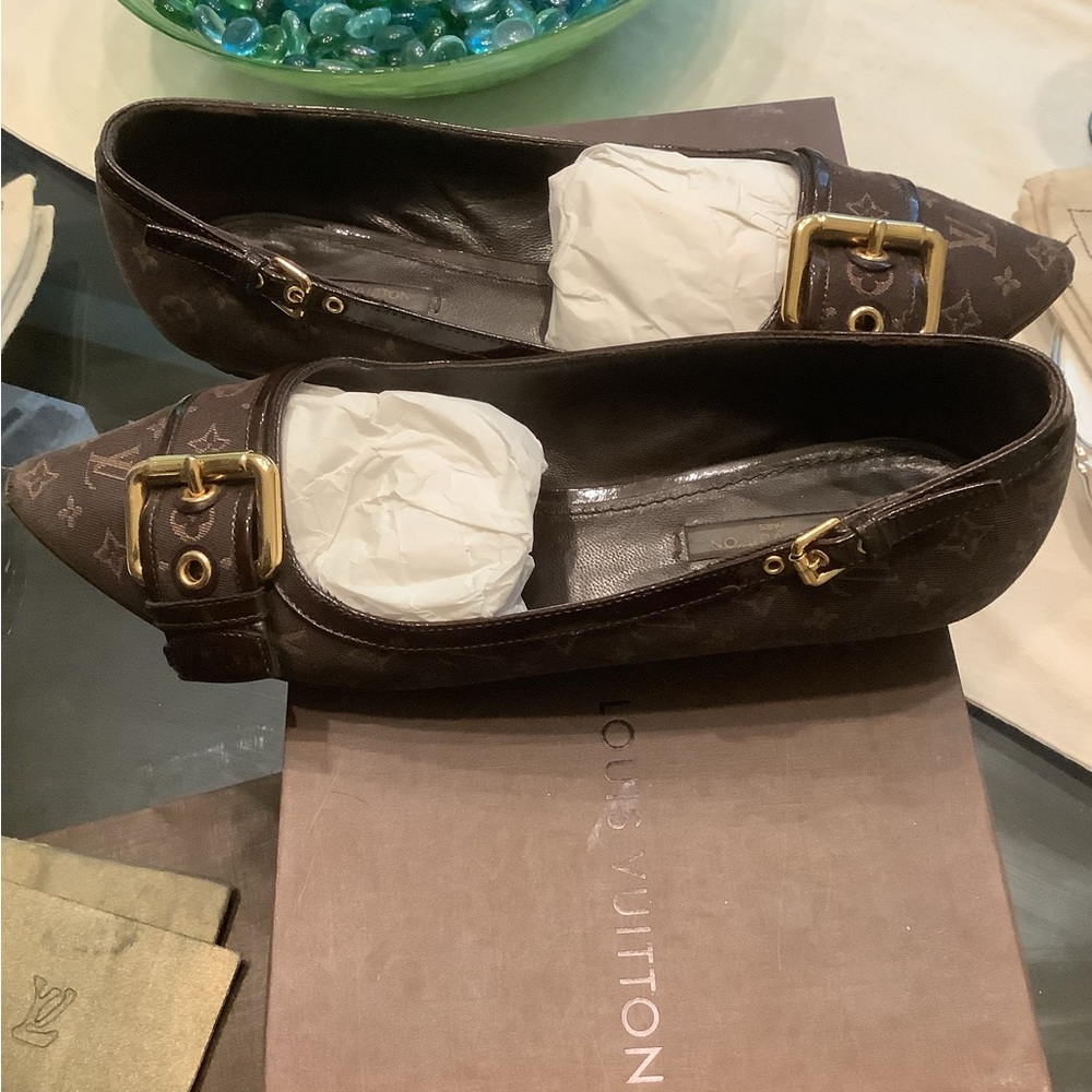 Vintage Louis Vuitton Women's traditional Monogram Flats. Incl original dust bag